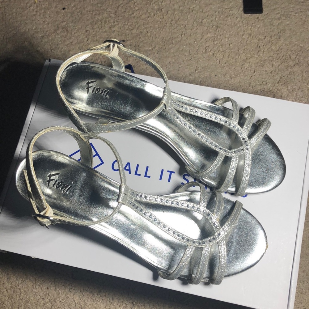 1 inch silver sparkled dress heels - Picture 1 of 4